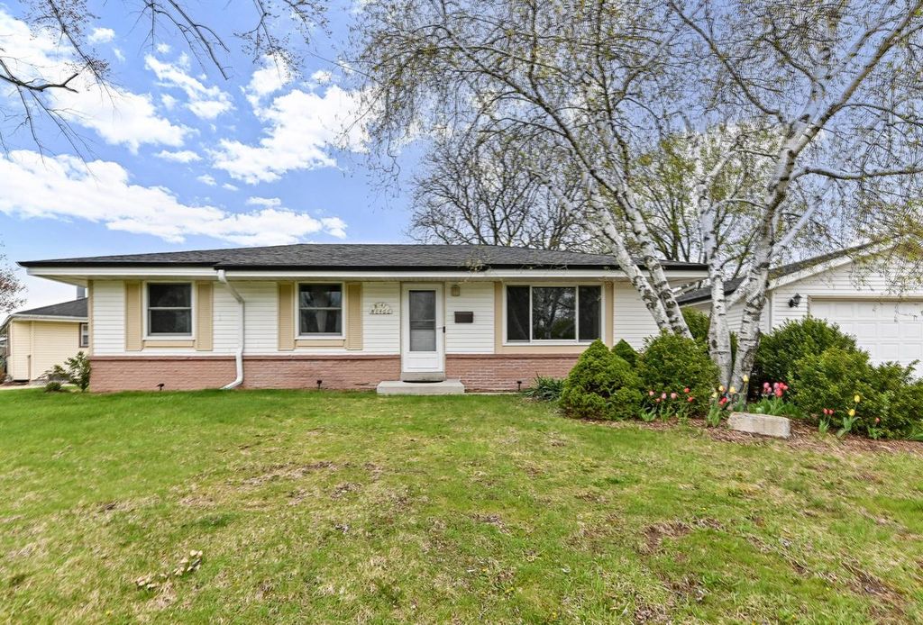 W147N8466 Manchester DRIVE, Menomonee Falls, WI 53051
