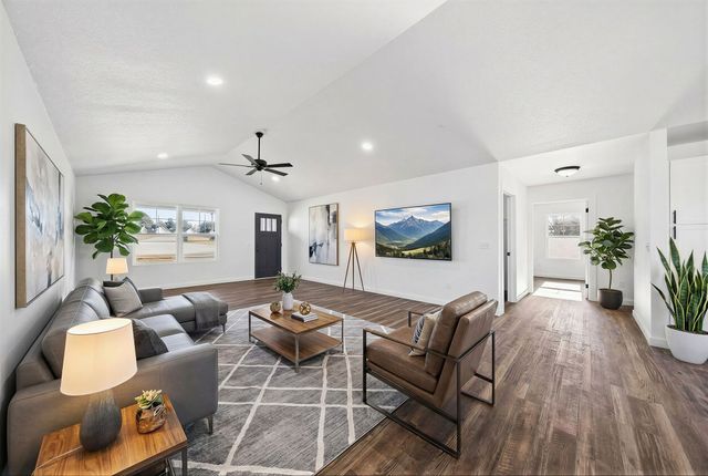 175 Sky View Meadow Dr, Crossville, TN 38555