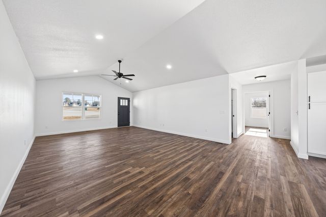 175 Sky View Meadow Dr, Crossville, TN 38555