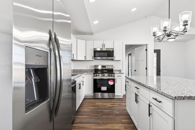 175 Sky View Meadow Dr, Crossville, TN 38555