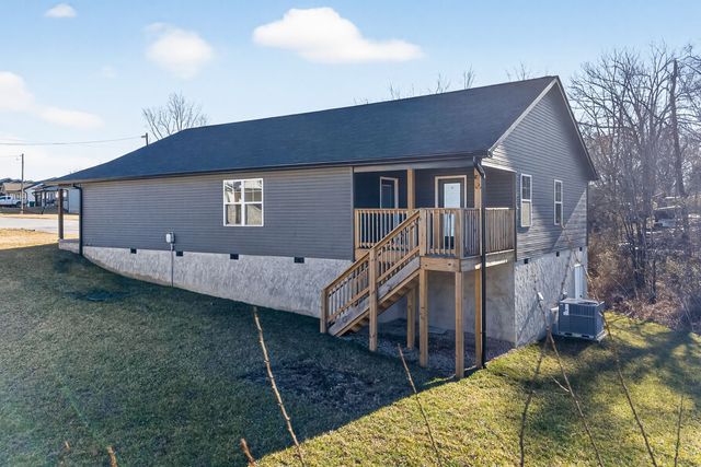 175 Sky View Meadow Dr, Crossville, TN 38555