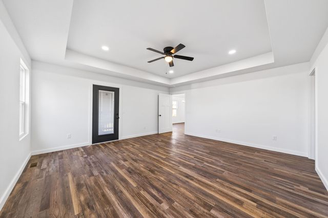 175 Sky View Meadow Dr, Crossville, TN 38555