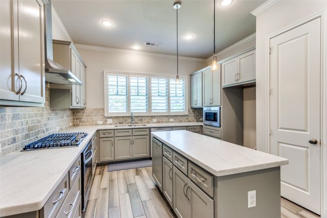 520 Sheer Bliss Lane, Fort Worth, TX 76114