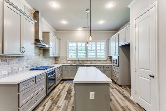 520 Sheer Bliss Lane, Fort Worth, TX 76114