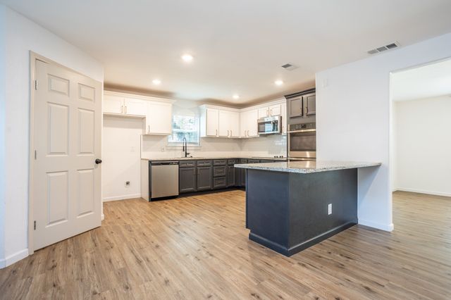 809 Wood River Road, Dallas, TX 75232