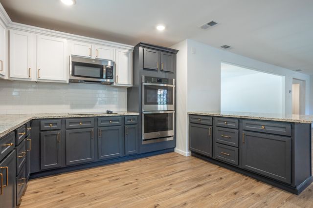 809 Wood River Road, Dallas, TX 75232