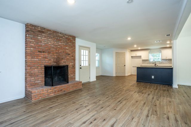 809 Wood River Road, Dallas, TX 75232