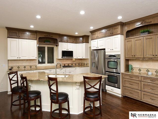 16302 Hartman Avenue, Omaha, NE 68116
