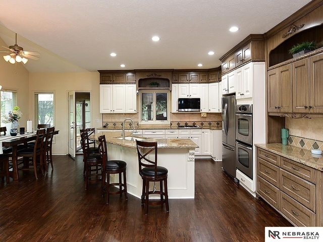 16302 Hartman Avenue, Omaha, NE 68116