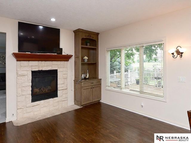 16302 Hartman Avenue, Omaha, NE 68116