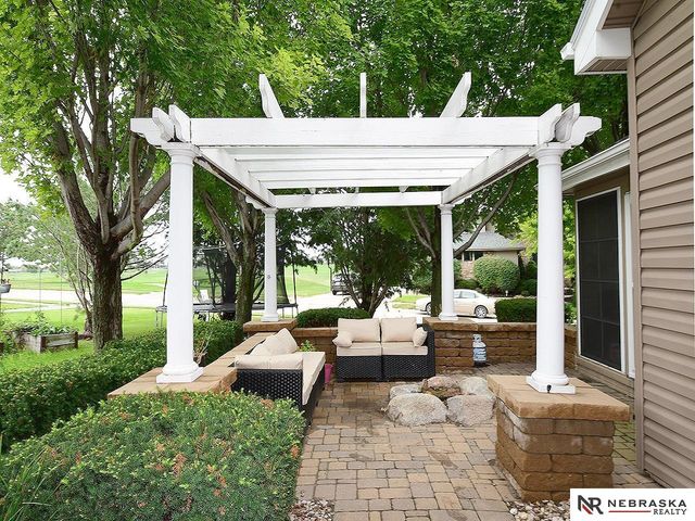16302 Hartman Avenue, Omaha, NE 68116