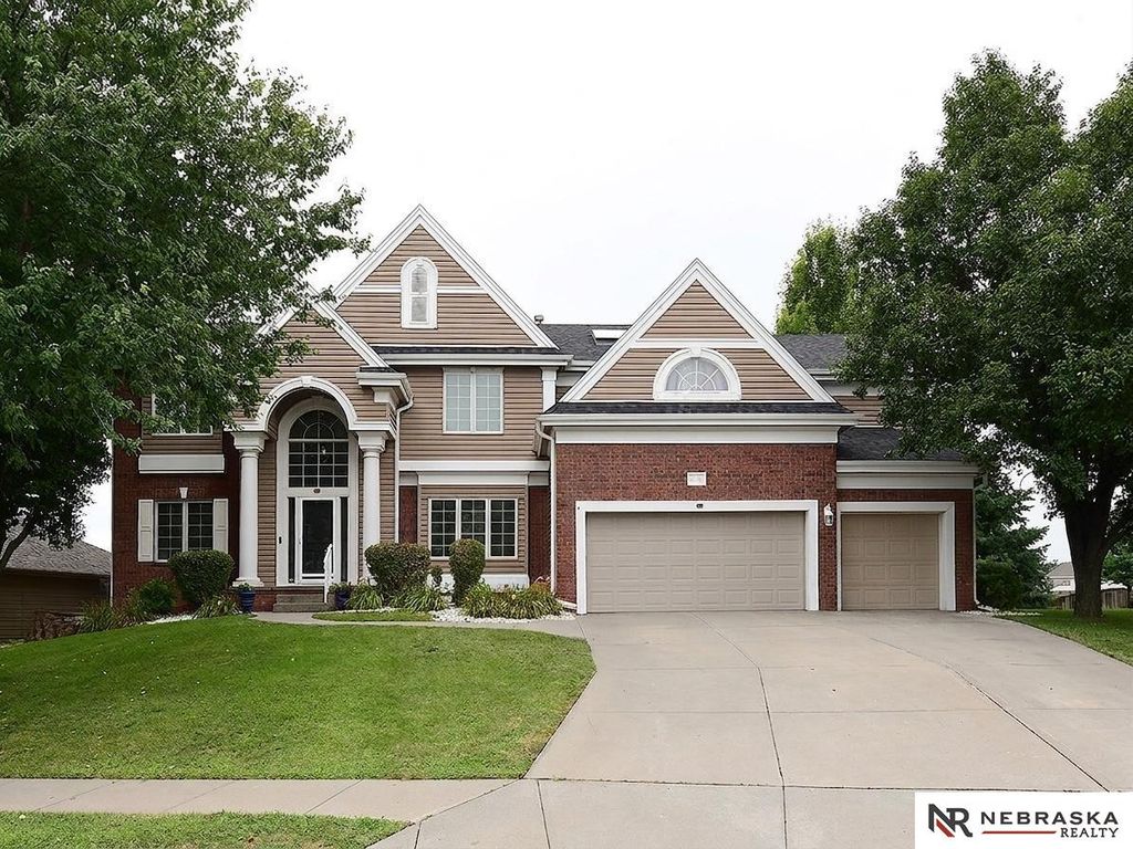 16302 Hartman Avenue, Omaha, NE 68116