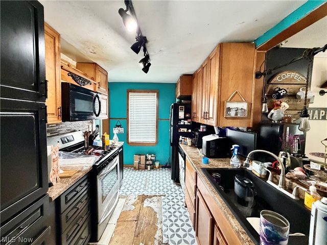 807 Hazelwood Avenue SE, Warren, OH 44484