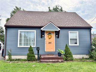 807 Hazelwood Avenue SE, Warren, OH 44484