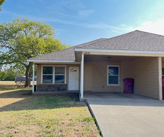1612-1614 Albert Broadfoot Street, Bonham, TX 75418
