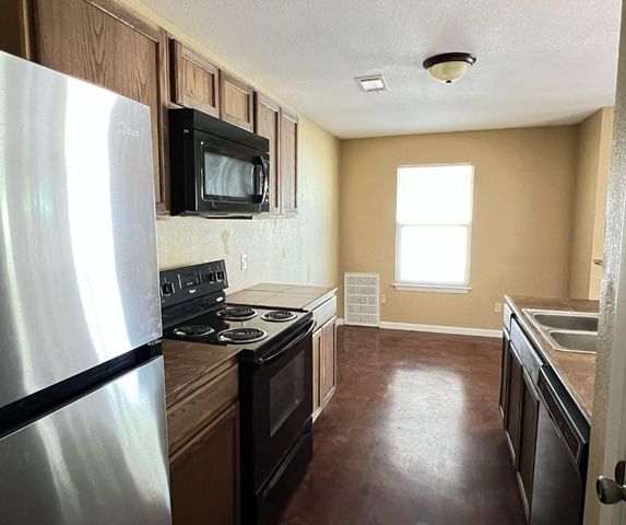 1612-1614 Albert Broadfoot Street, Bonham, TX 75418