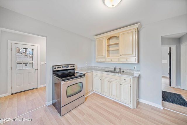 4211 Savage Dr, Louisville, KY 40216