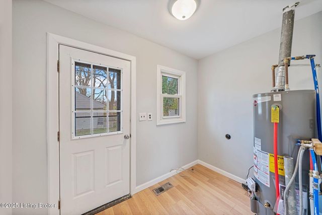 4211 Savage Dr, Louisville, KY 40216