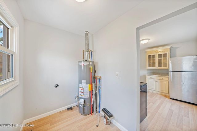 4211 Savage Dr, Louisville, KY 40216