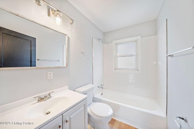 4211 Savage Dr, Louisville, KY 40216