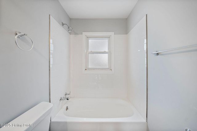 4211 Savage Dr, Louisville, KY 40216