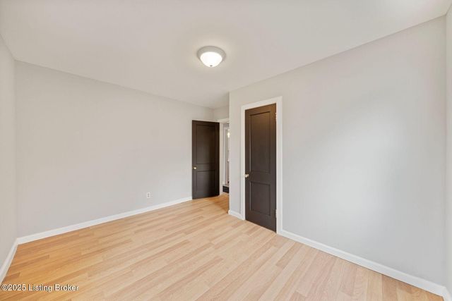 4211 Savage Dr, Louisville, KY 40216