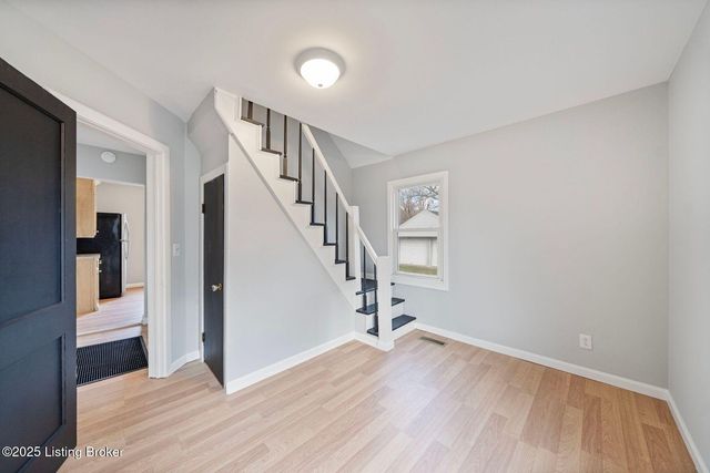 4211 Savage Dr, Louisville, KY 40216