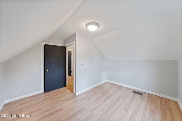 4211 Savage Dr, Louisville, KY 40216