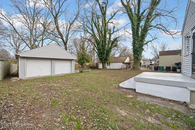 4211 Savage Dr, Louisville, KY 40216