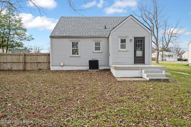 4211 Savage Dr, Louisville, KY 40216