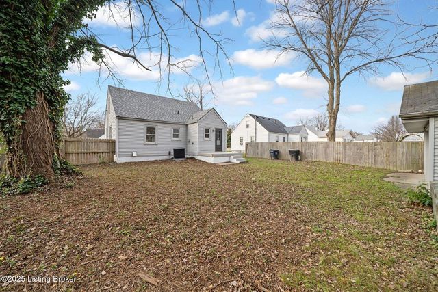 4211 Savage Dr, Louisville, KY 40216