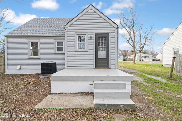 4211 Savage Dr, Louisville, KY 40216