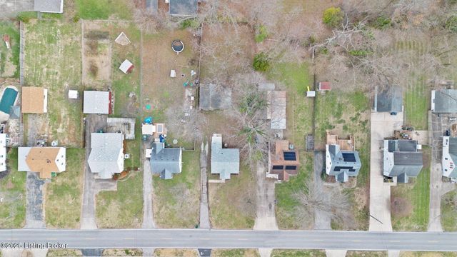 4211 Savage Dr, Louisville, KY 40216