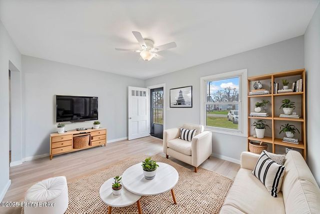 4211 Savage Dr, Louisville, KY 40216