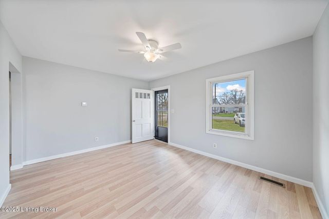 4211 Savage Dr, Louisville, KY 40216