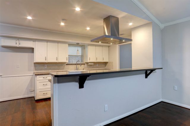 9424 Hunters Creek Drive, Dallas, TX 75243