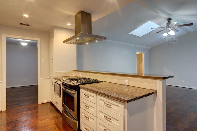 9424 Hunters Creek Drive, Dallas, TX 75243