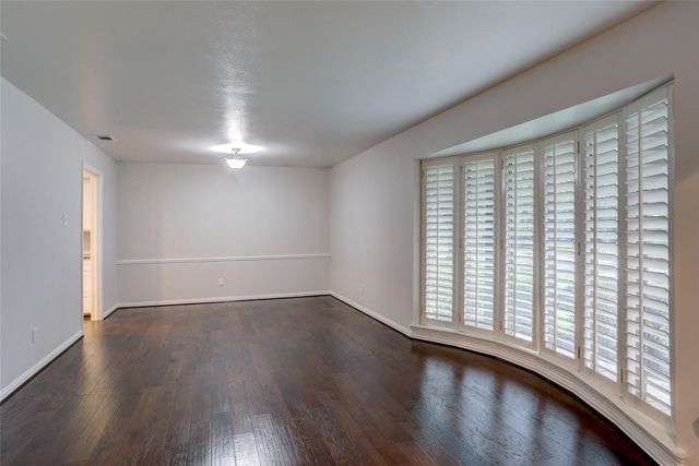 9424 Hunters Creek Drive, Dallas, TX 75243