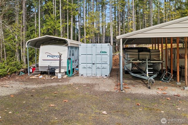 61 N Dow Court, Hoodsport, WA 98548