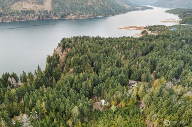 61 N Dow Court, Hoodsport, WA 98548
