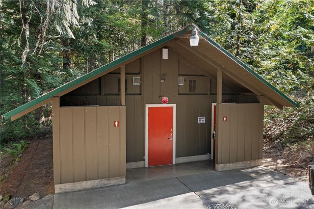 61 N Dow Court, Hoodsport, WA 98548