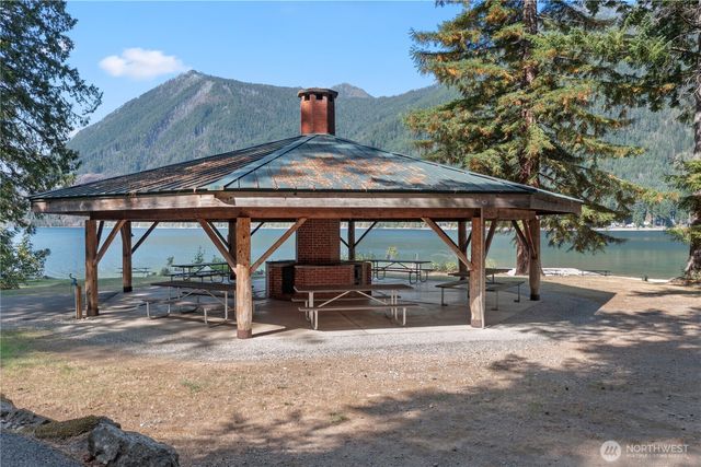 61 N Dow Court, Hoodsport, WA 98548