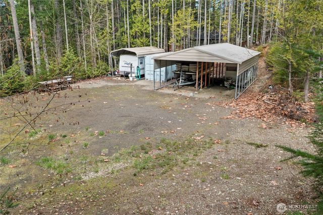 61 N Dow Court, Hoodsport, WA 98548