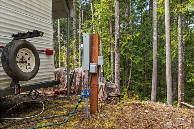 61 N Dow Court, Hoodsport, WA 98548