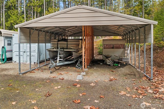 61 N Dow Court, Hoodsport, WA 98548