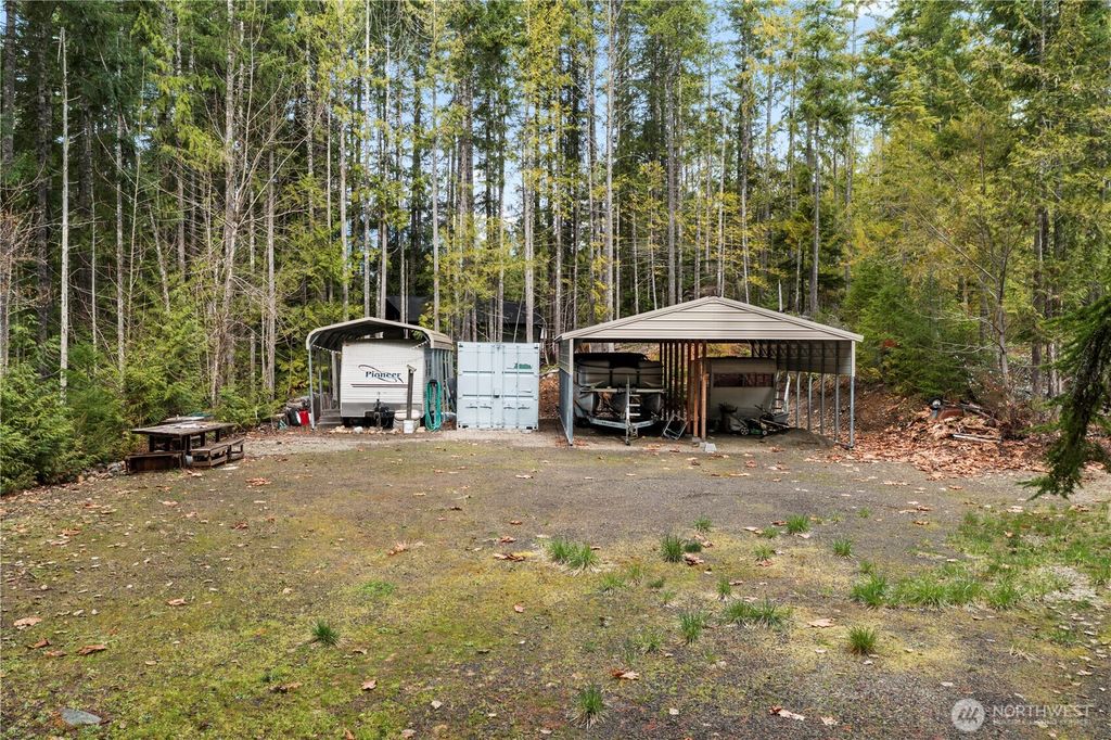 61 N Dow Court, Hoodsport, WA 98548