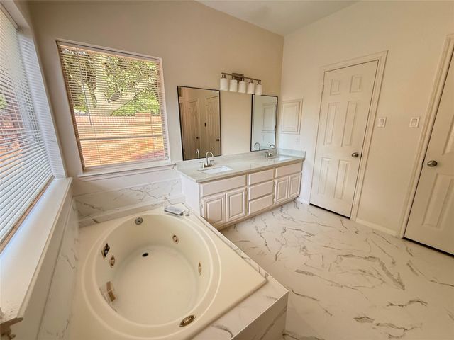 14527 Circlewood Way, Houston, TX 77062