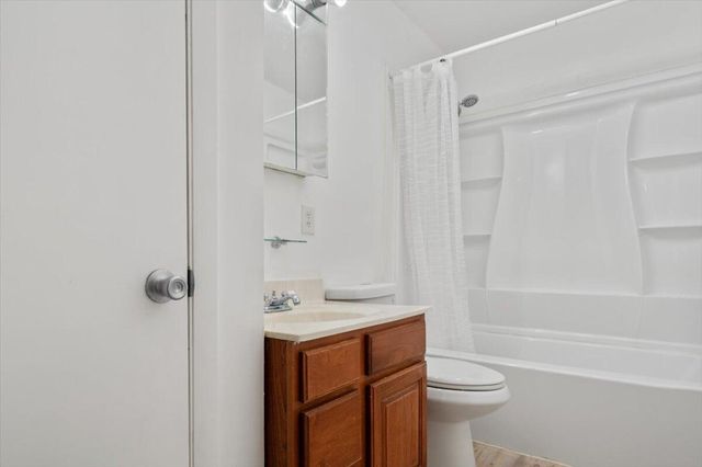 1221 W 38th Place, Hobart, IN 46342