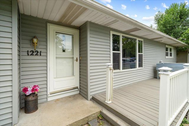 1221 W 38th Place, Hobart, IN 46342