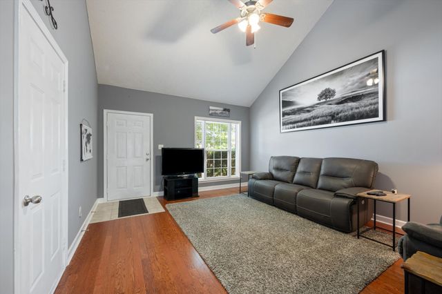 1616 Beaconcrest Cir, Murfreesboro, TN 37128